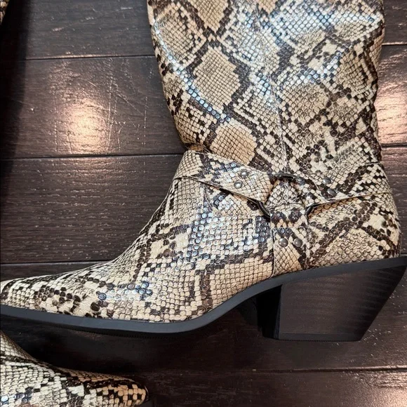 🟤🟤 (S O L D) JustFab Goldie Snakeskin Print Flat Boot Size 9- New in Box - Picture 6 of 10
